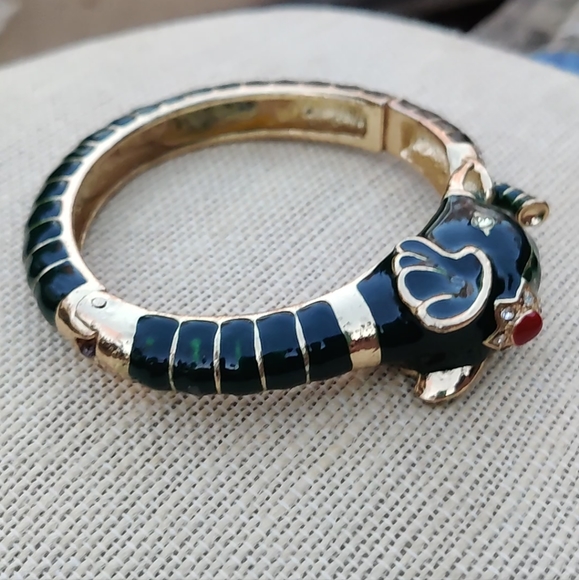 🐘 Designer Alilang enameled and jeweled elephant clamper bracelet - Picture 4 of 15